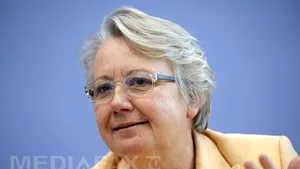 Ministrul german al Educaţiei îşi pierde titlul de doctor în urma unor acuzaţii de plagiat