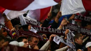 Cinci suporteri ai echipei Rapid au încercat să introducă materiale pirotehnice în stadion