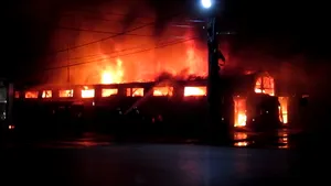 Piaţa „bulgarilor” din Calafat, distrusă de un incendiu puternic