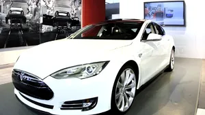 Automobilul Model S al Tesla a zdrobit, la propriu, testele de siguranţă