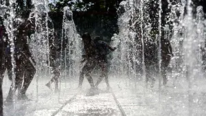 Vremea se menţine caniculară în mai toată ţara. Prognoza meteo pentru joi şi vineri