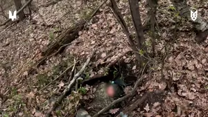 VIDEO | Forțele ucrainene capturează din somn doi soldați ruși. I-au rugat în șoaptă să nu opună rezistență