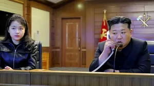 Kim Jong Un testează lansări de rachete balistice alături de fiica sa, potențial succesor