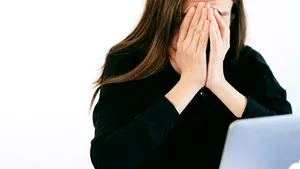 Tânără de 22 de ani din Spania, concediată pentru că venea prea devreme la birou