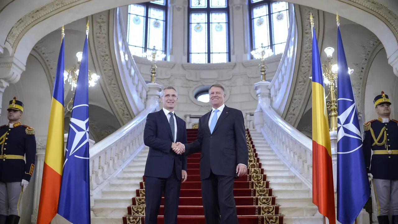 Stoltenberg, CATEGORIC împotriva unei armate europene care să dezvolte structuri de comandă care să se suprapună cu NATO/ Iohannis: UE nu doreşte să dezvolte ceva concurent. Brigada Multinaţională Sud-Est Craiova, operaţională complet la sfârşitul anului 2018