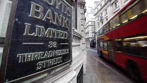Lloyds a anunţat pierderi de zece miliarde de lire sterline