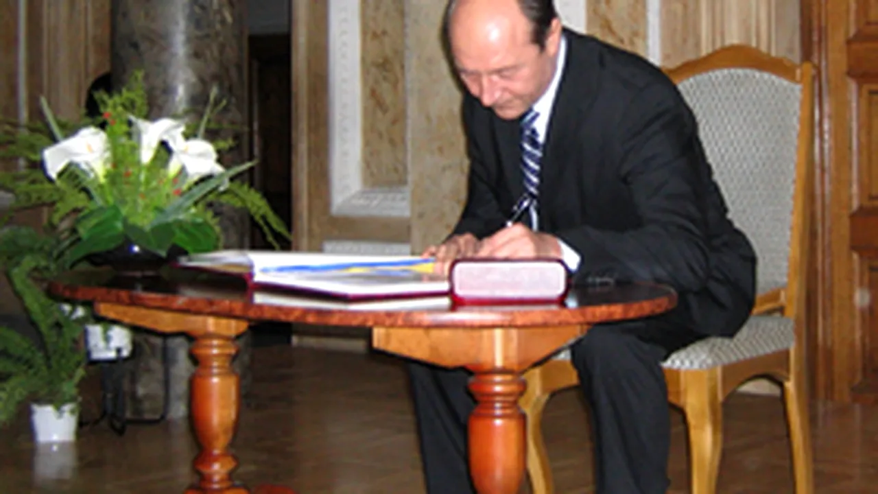 Băsescu a semnat decretul de eliberare din funcţie a lui Remeş