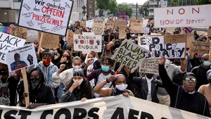 Oficiali UE: Europa ar putea fi lovită de al doilea val de COVID-19, după protestele numeroase