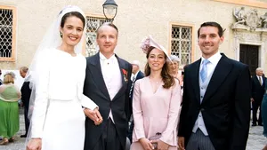 Nicolae, nepotul Regelui Mihai, şi logodnica sa, apariţie impresionantă la nunta unui conte