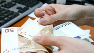 Un agent de asigurări de la Allianz-Ţiriac a înşelat 120 de persoane