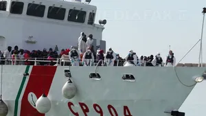 Consiliul UE a lansat misiunea EUNAVFOR Med împotriva traficanţilor de imigranţi pe Mediterana