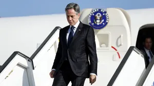 Antony Blinken este în Moldova după avertismentele privind „operaţiunile de influenţă” ruseşti. Macron: Ucrainei ar trebui să i se permită să atace Rusia cu arme occidentale