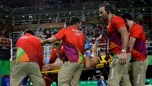 RIO 2016: Gimnastul francez Samir Ait Said şi-a rupt piciorul în timpul unei sărituri. Parcursul său la Jocurile Olimpice este încheiat - VIDEO