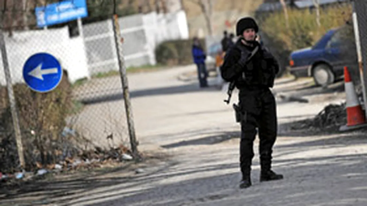 Câteva zeci de sârbi, arestaţi la Kosovska Mitroviţa
