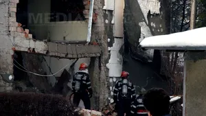 E.ON a găsit o defecţiune la o conductă de gaze aproape de clădirea din Bacău avariată de explozie