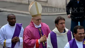 Mii de credincioşi au participat la mesele cardinalilor 