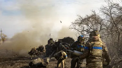 EXTERNE Experiment ucrainean în timpul armistițiului: trei prizonieri ruși îmbrăcați neutru și cu steaguri albe, eliberați pe linia frontului