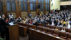 Violenţe verbale şi fizice în Parlamentul sârb