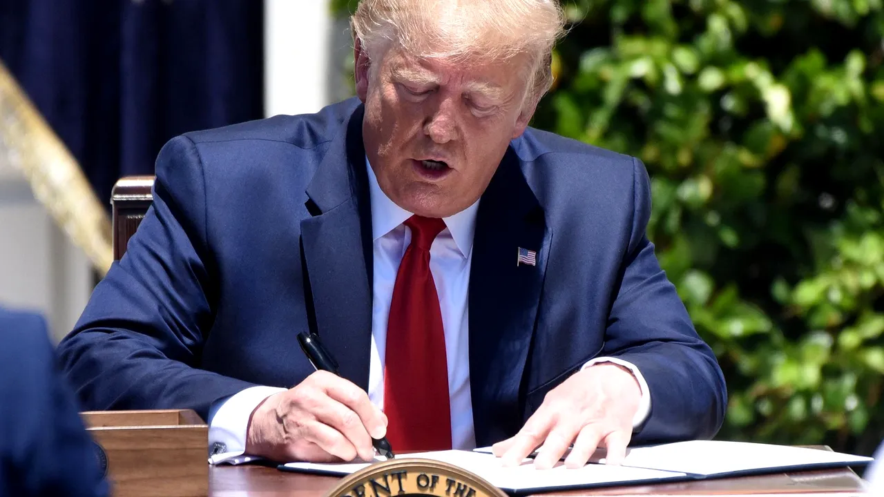 Trump cere Congresului să modifice proiectul de lege „risipitor” de sprijin împotriva coronacrizei
