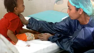 Un studiu confirmă transmiterea gripei aviare de la om la om, în 2006