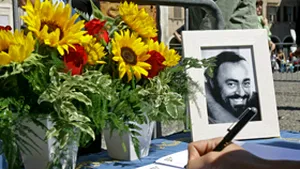 Testamentul lui Pavarotti stârneşte polemici
