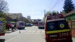 Șofer de camion, salvat după ce s-a răsturnat cu încărcătura de piatră peste el