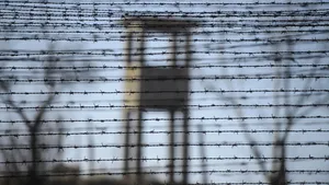 Deţinutul evadat din Penitenciarul Rahova a fost prins. Bărbatul era condamnat la 13 ani de închisoare pentru omor