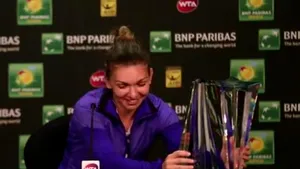 Moment amuzant cu Simona Halep la conferinţa de presă de după meciul cu Jankovici: Românca nu a putut ridica trofeul de la Indian Wells - VIDEO