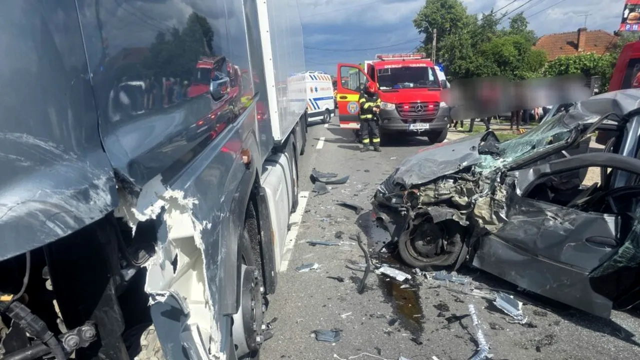 Patru răniți grav în urma unui accident între un camion și două mașini, pe DN 7, în Argeș