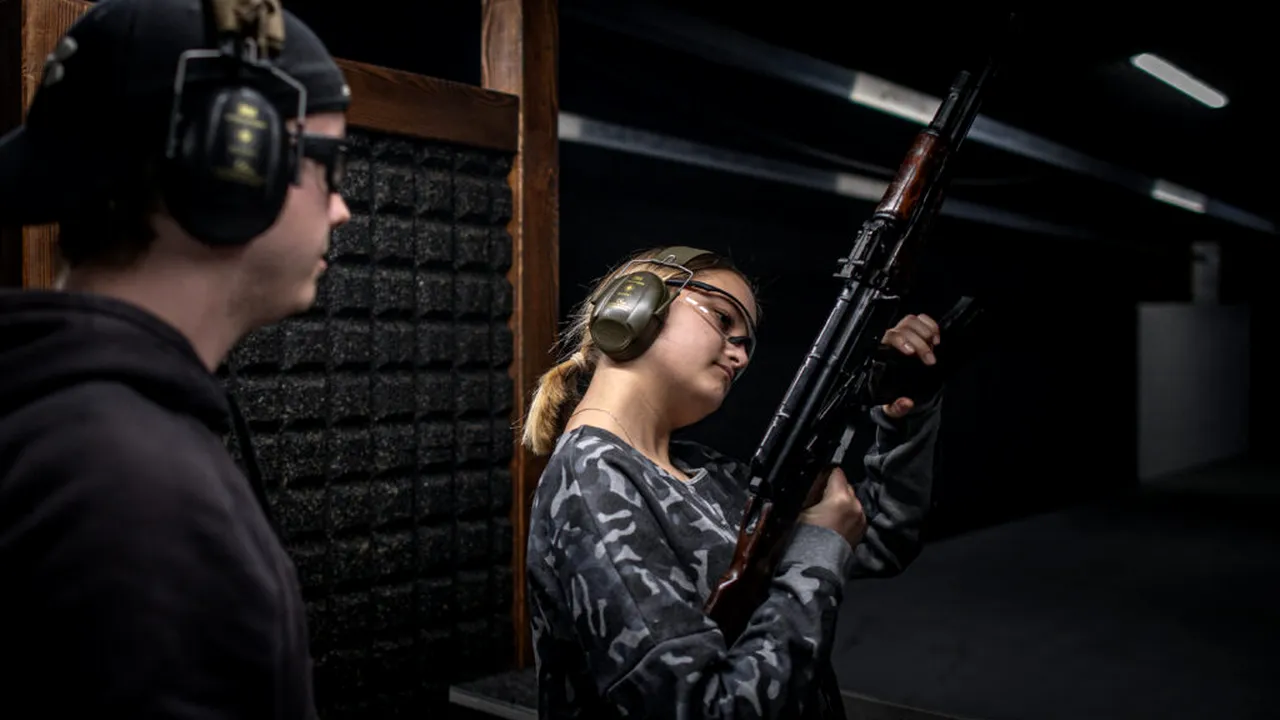 Cum a schimbat AK-47 războiul. Povestea armei care a cucerit planeta. La propriu