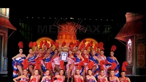 Trupa cabaretului Moulin Rouge a stabilit şase recorduri mondiale - FOTO