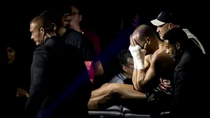 Momentul în care unul dintre cei mai mari kickboxeri din toate timpurile îşi rupe piciorul în timpul unei lupte - VIDEO