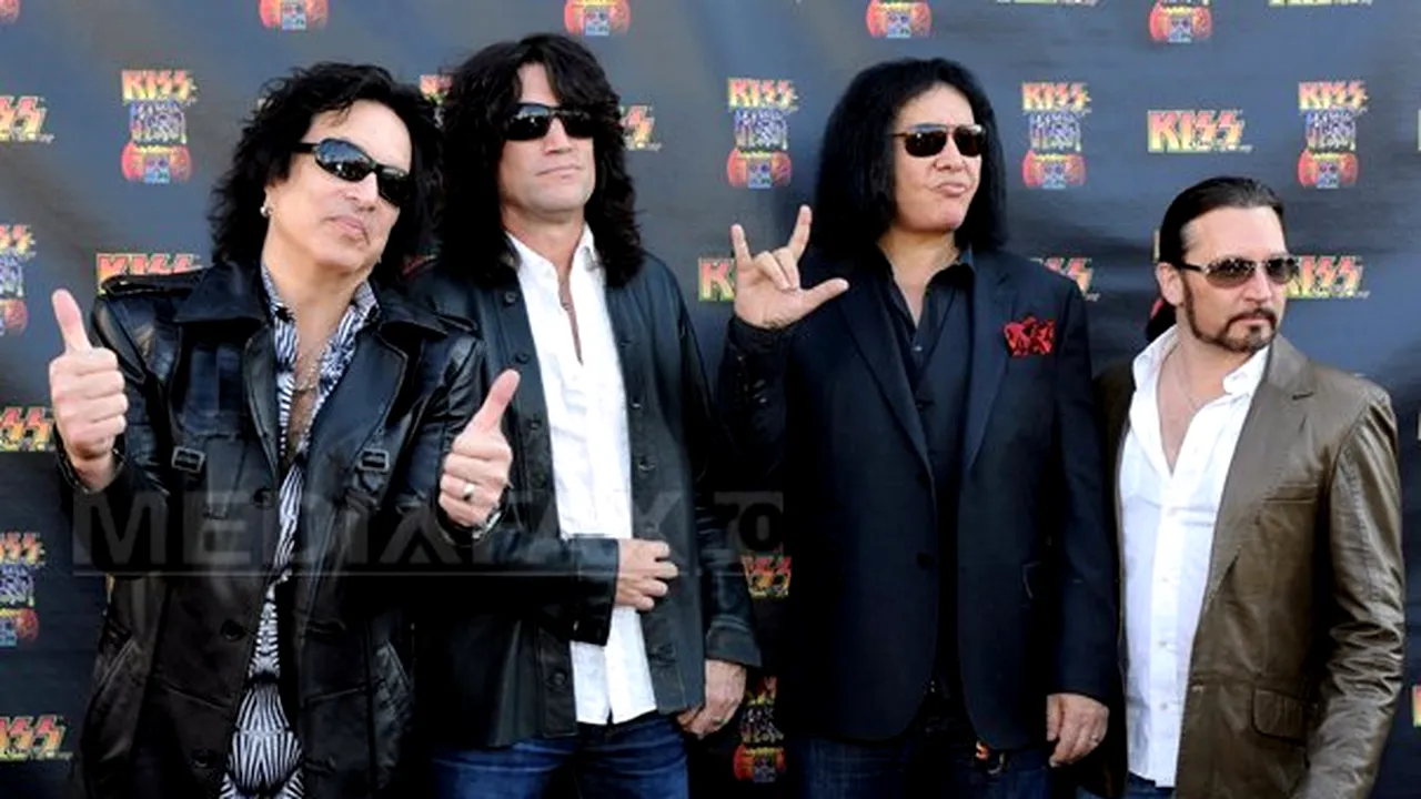 Trupa Kiss a lansat cea mai voluminoasă carte din istoria muzicii rock - FOTO