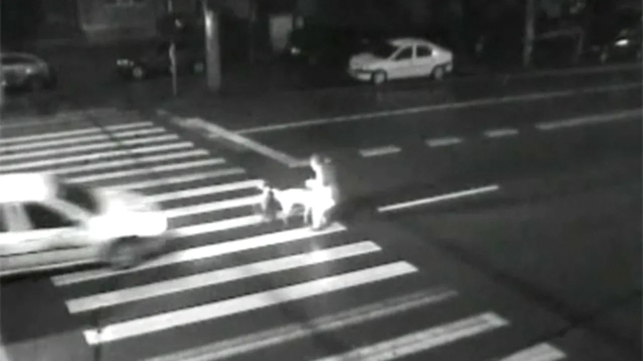 Taximetrist arestat după ce a accidentat o femeie pe trecerea de pietoni - VEZI VIDEO