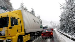 Circulaţie în condiţii de iarnă pe DN 1 şi DN 1 A, în zona de munte