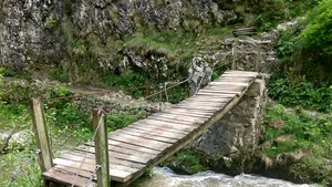 Un pod din Cheile Turzii, închis două zile pentru reparaţii