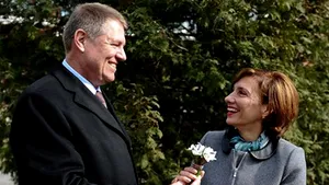 Iohannis, mesaj pentru soţia sa, de 1 Martie: Cel mai frumos cadou, un buchet de ghiocei