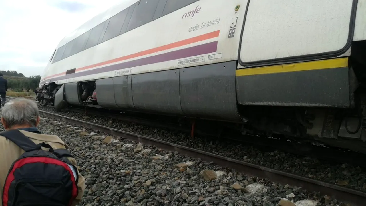 Tren deraiat în Spania | Cel puţin 21 de oameni au fost răniţi - FOTO