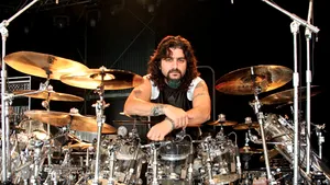 Mike Portnoy, desemnat cel mai bun toboşar de progressive rock în 2010 - VIDEO