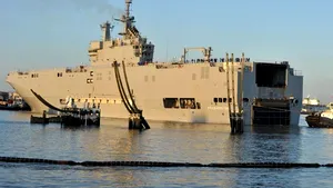 Premierul Franţei respinge un eşec al vânzării către Rusia a navelor Mistral în acest stadiu