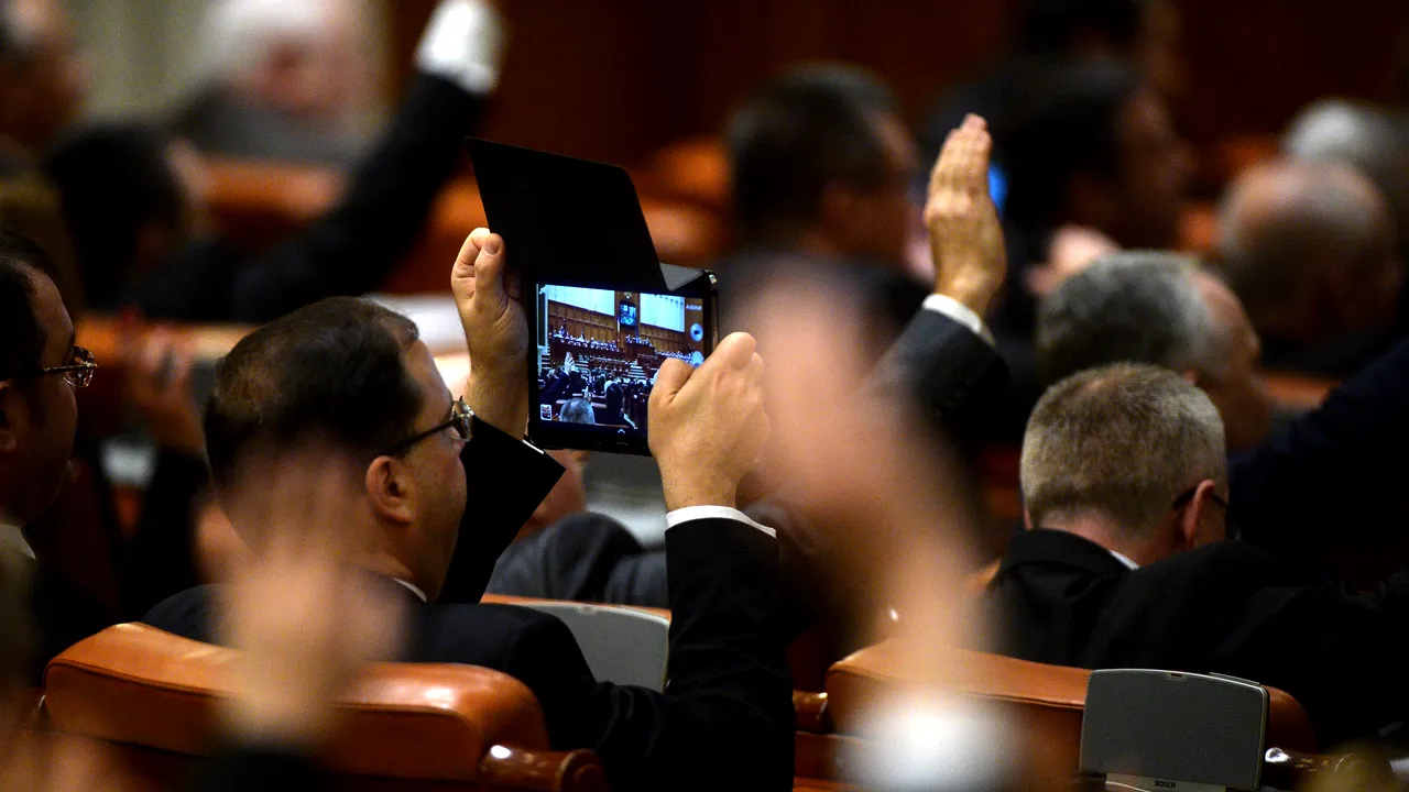 Punctul vulnerabil pe care îl are 1 din 10 parlamentari nou-aleşi. TOPUL senatorilor şi deputaţilor cu probleme