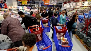 Carrefour deschide alte două supermarketuri, în Timişoara şi Predeal