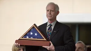 Pilotul avionului care a amerizat pe fluviul Hudson, primit ca un erou în oraşul său