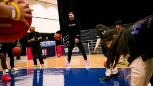 Starul din NBA Luka Dončić lansează un program global de sprijin pentru tinerii sportivi. Burse de până la 25.000 de dolari