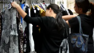 Haine în rate, soluţie pe timp de criză - VIDEO