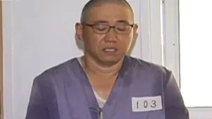 Un american deţinut în Coreea de Nord a fost internat în spital, după ce a slăbit 23 de kilograme - VIDEO