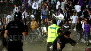 Măsurile împotriva huliganilor de pe stadioane vor fi înăsprite. Ce reglementări are proiectul privind combaterea violenţei în sport