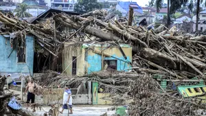 Șapte morți și peste 80 de dispăruți după o alunecare de teren din Indonezia