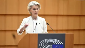 El Pais: Comisia Europeană propune statelor membre o zi obligatorie de muncă la distanță și transport public mai ieftin pentru a atenua criza energetică. Ajutor pentru gospodării și industrii vulnerabile