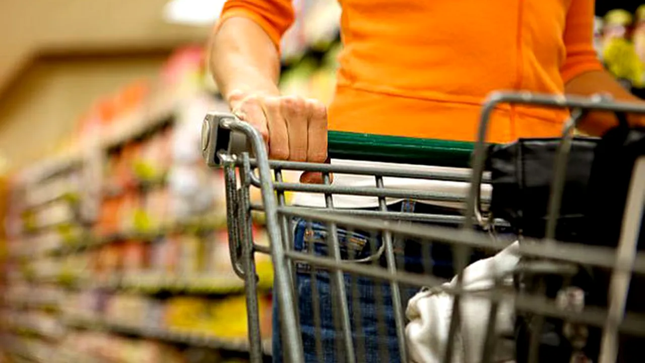 Guvernul prelungeşte măsura de limitare la adaosurile comerciale la alimentele de bază până la 30 iunie 2025